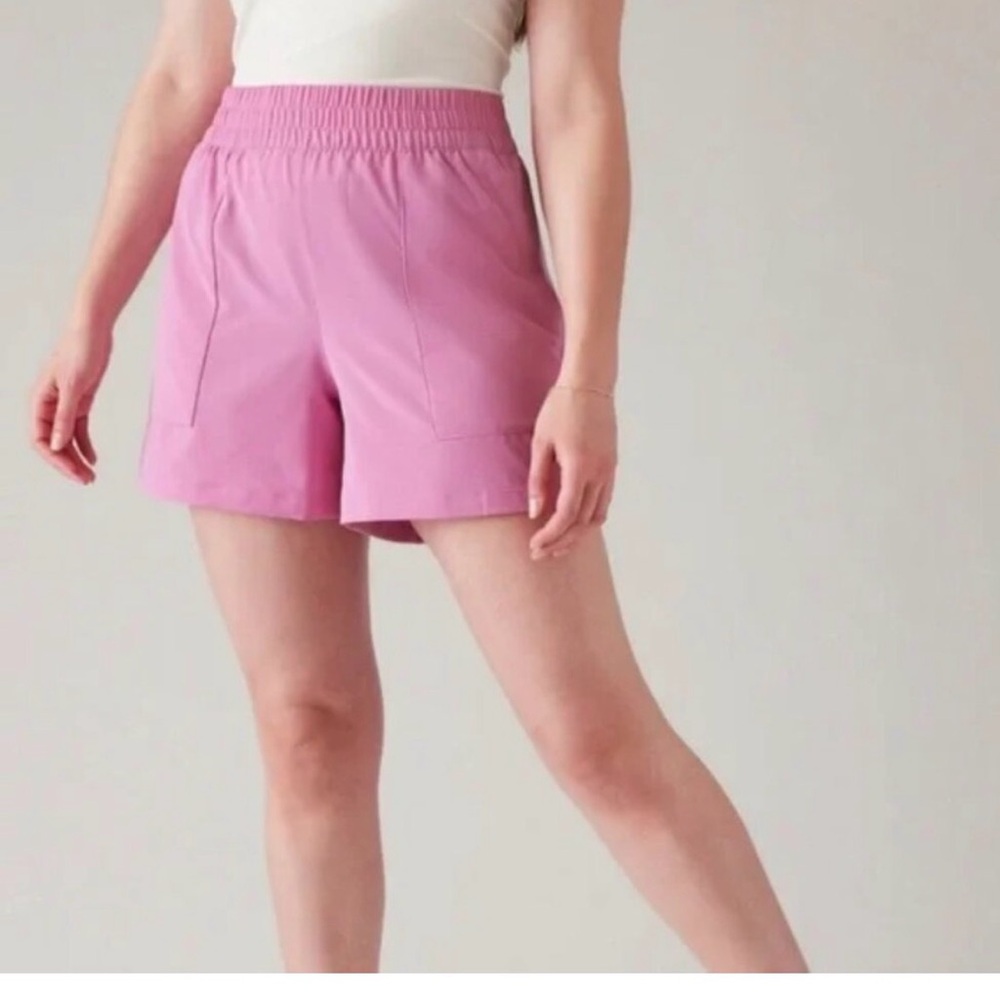 Athleta wayfind shorts 5in inseam- medium - pink